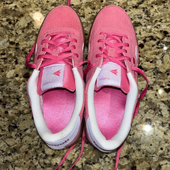 Reebok Classics - Picture 2 of 4